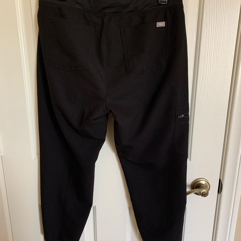 Figs Zamora Joggers in Black Petite Medium